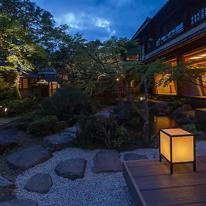 Nanzenji Sando Kikusui Ryokan (tradycyjny japoński pensjonat lub zajazd)