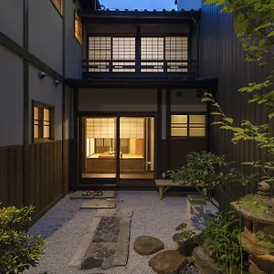 Dom wakacyjny Garaku An Machiya House *