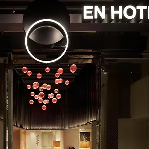En 3*