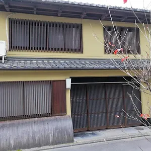 Villa 京都二条城近く京町屋120年の歴史に泊まる *